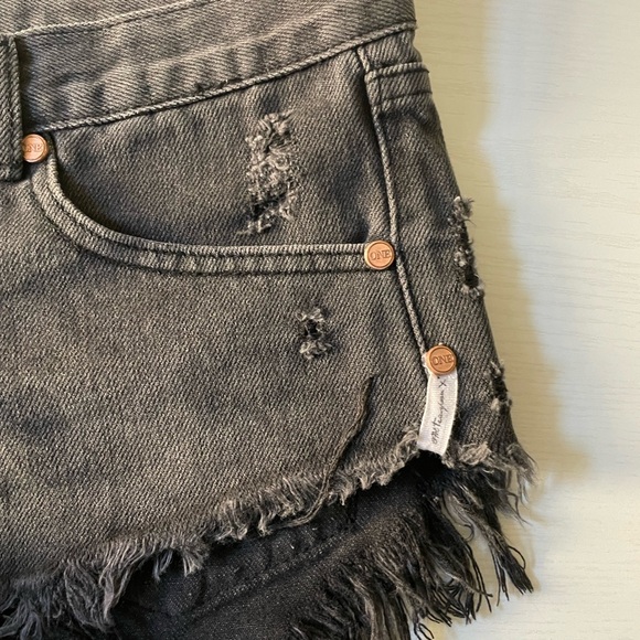 ONE X ONETEASPOON FADED BLACK DUKES LOW WAIST MINI DENIM SHORTS - Picture 4 of 11